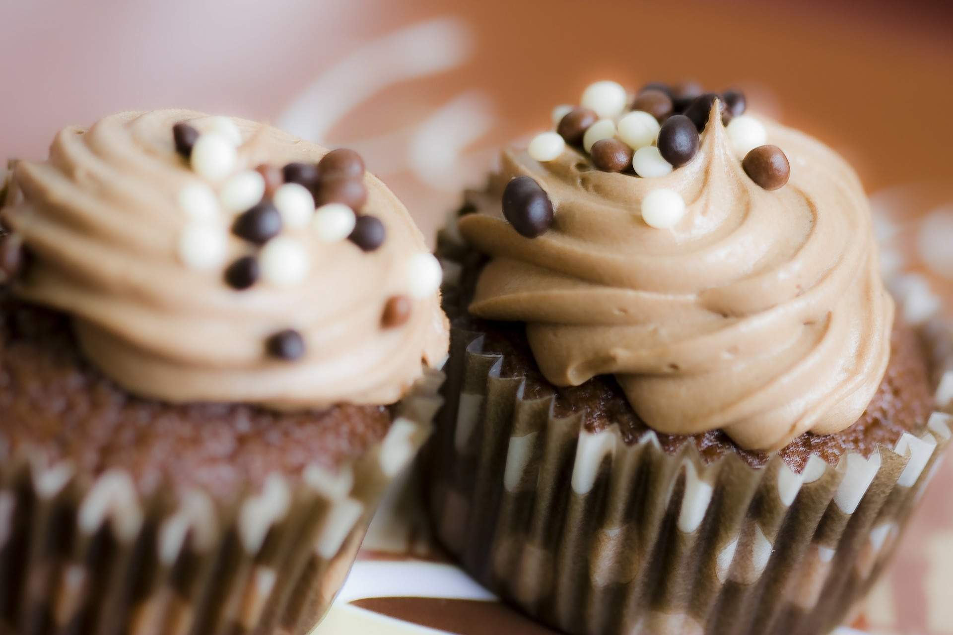 Como Fazer Bolo Fofo de Chocolate Com CUPCAKE (Jogos de Cozinhar) 